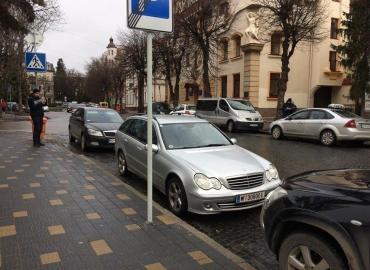 Protesters blockade Ukraine&amp;#039;s parliament